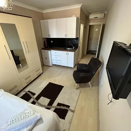 Hypatia Aparthotel 3*